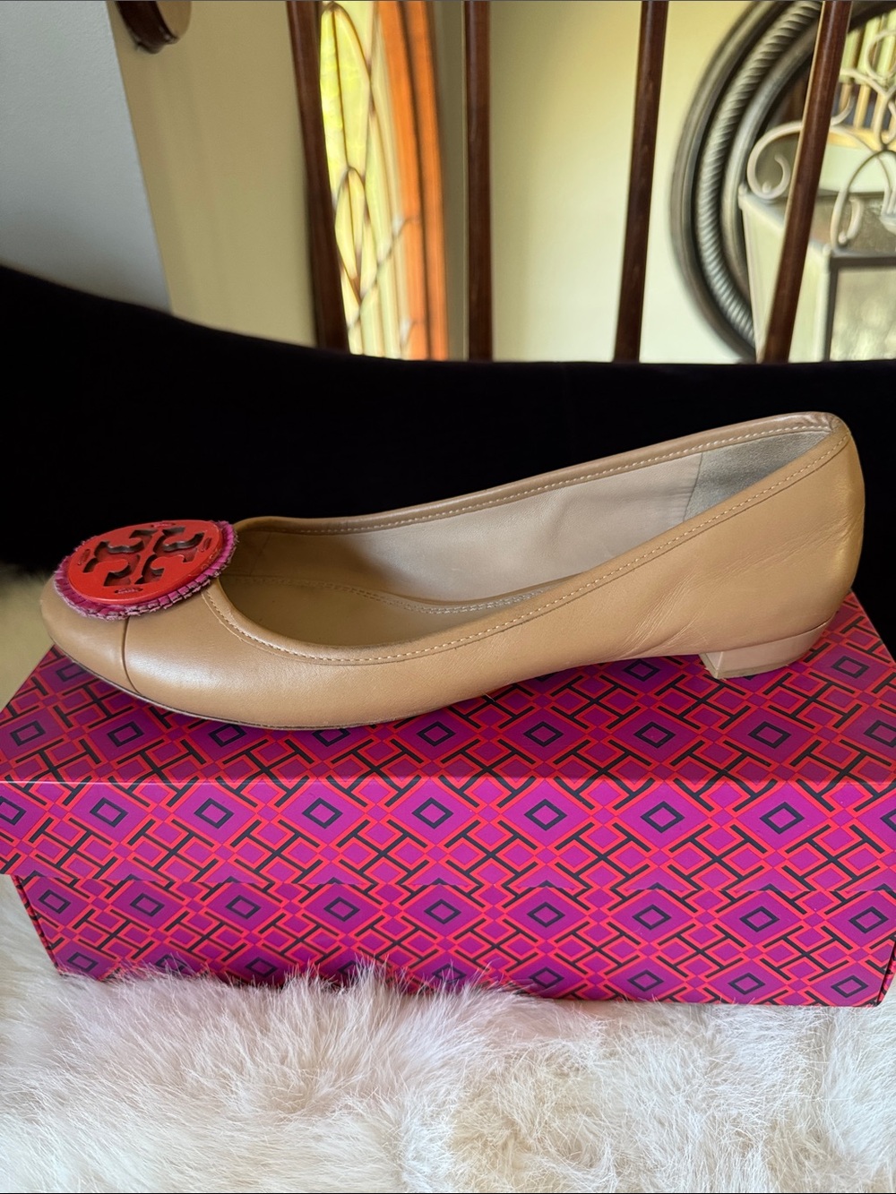 Women's Beige Leather Ballet Flats with Red-Pink Emblem - Picture 3 of 15